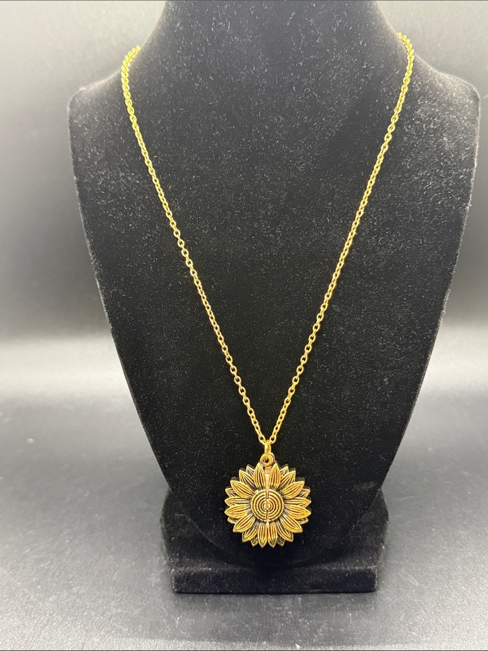 Women's Gold Tone Sunflower Pendant Necklace Split Opening Sunflower Design